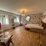 Apartment Cozy At A Special Price! *